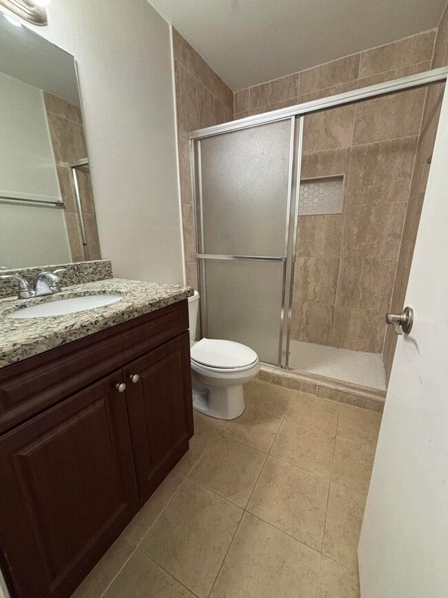 Building Photo - 510 Lakeview Dr E