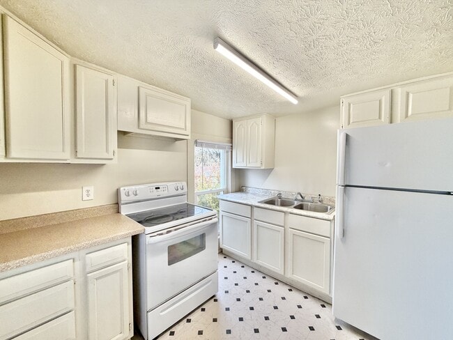 Building Photo - 809 Rockport Rd