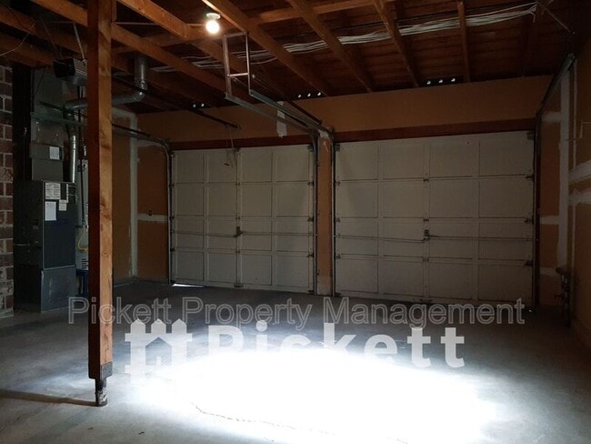 Building Photo - 770 NW Apple Blossom Loop