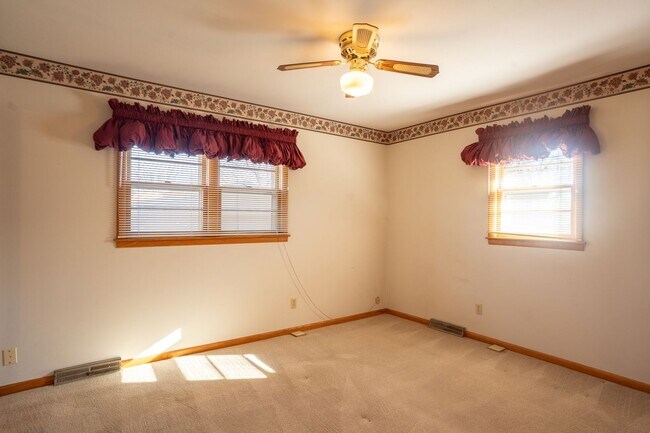 Building Photo - Charming 3 bedroom 1.5 bathroom house in SE Wichita!