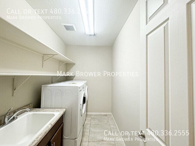 Building Photo - 4594 Kirkland Ave