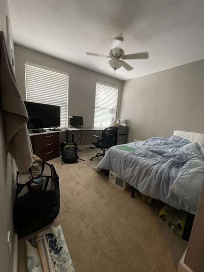 Building Photo - R1016 University Heights