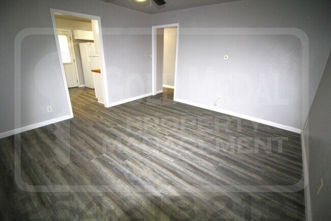 Building Photo - 205 E Vardeman Ave