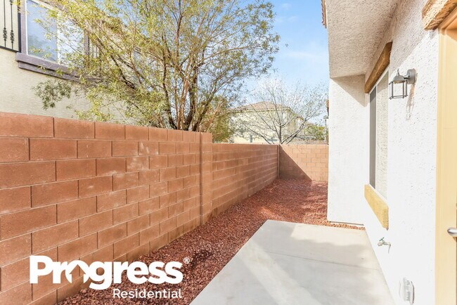 Building Photo - 8913 Trickling Springs Ct