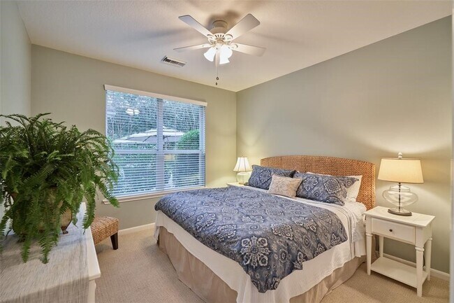 Building Photo - 43 S Longsford Cir