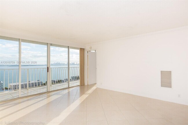 Building Photo - 7601 E Treasure Dr