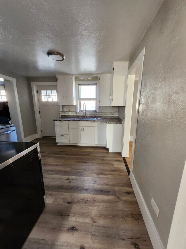 Building Photo - 811 Ridge Ave