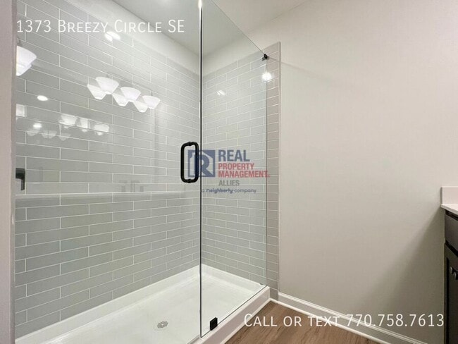 Building Photo - 1373 Breezy Cir