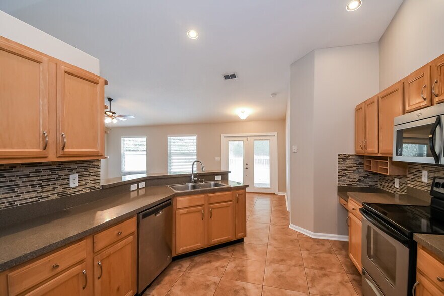 Building Photo - 1299 Summit Oaks Dr E