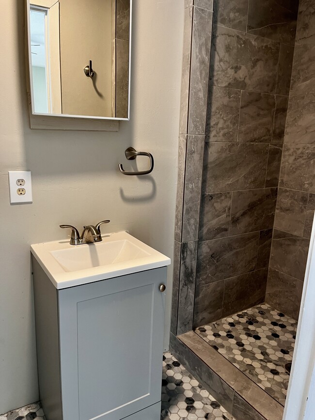 Building Photo - 1010 Holt St