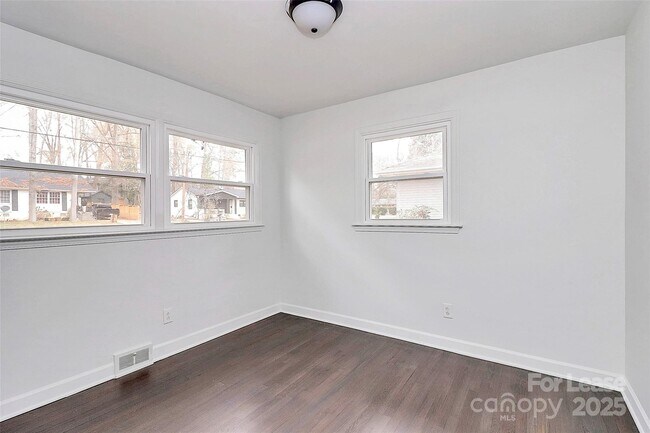 Building Photo - 5442 Kinsale Ln