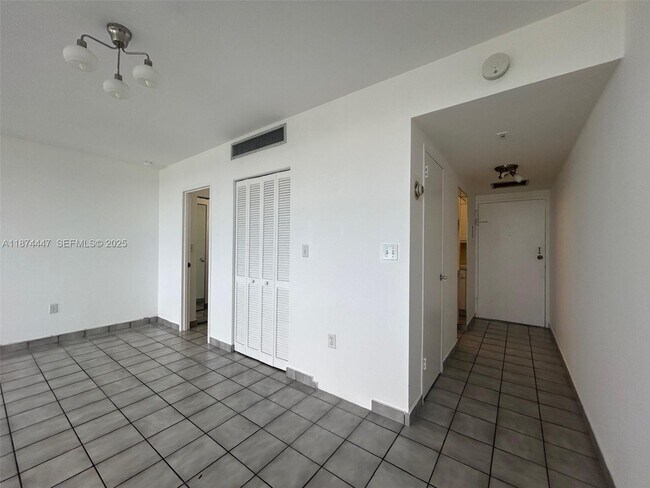 Building Photo - 2899 Collins Ave