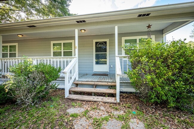 Building Photo - Peaceful Country Living on 2.4 Acres in Saucier