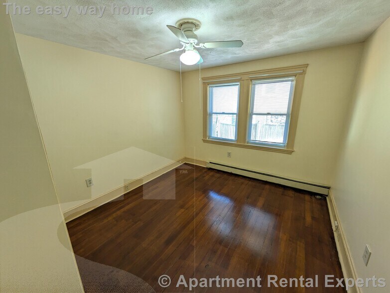 Building Photo - 595 Fellsway W