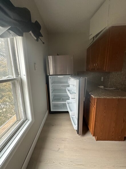 Kitchen - 301 E 6th St