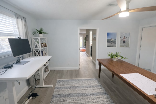 Building Photo - 2563 S Peninsula Dr