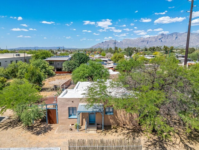 Building Photo - Charming historic home in central Tucson