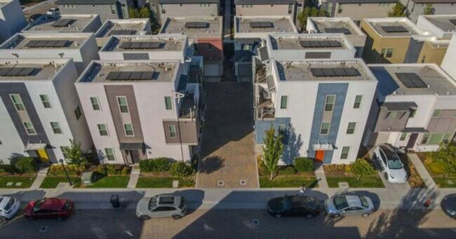 Building Photo - First Month Rent: FREE (with approved lease terms)