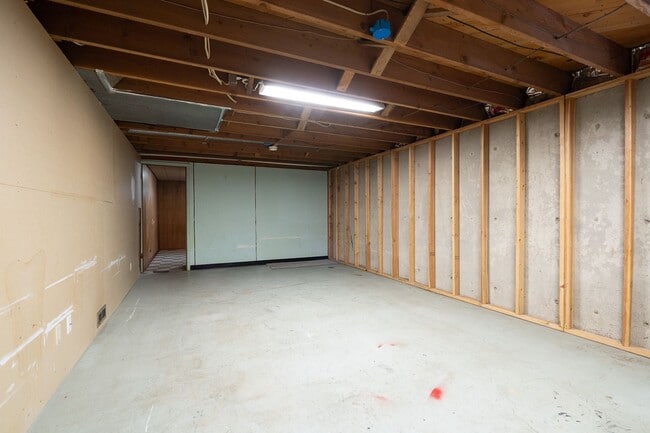 Building Photo - Charming 3-Bedroom Rancher Near Shadle Park