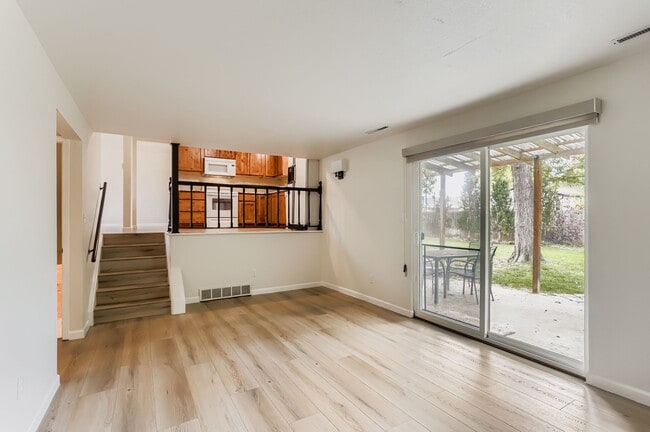 Building Photo - 577 Hilltop St