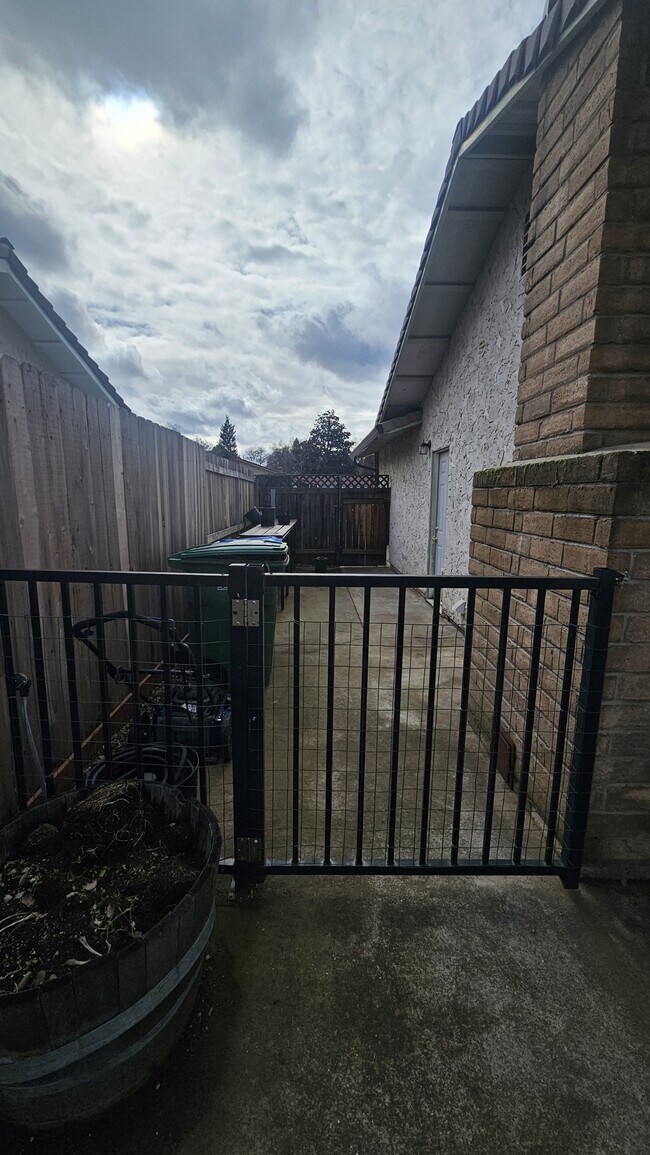 Building Photo - 1966 Modoc Dr