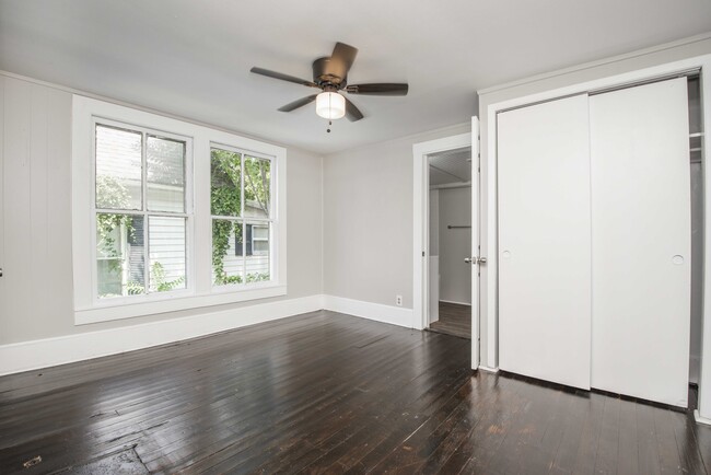 Bonus room! Can be used as bedroom/office/playroom/formal dining room - 2208 Lincoln Street