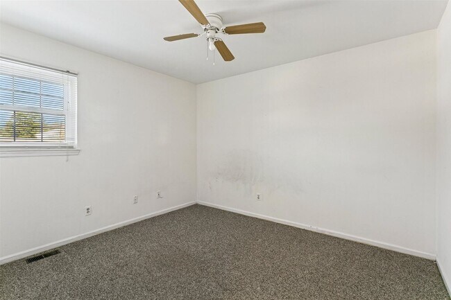 Building Photo - Comfortable Living with Private Yard, Deck & Easy Access to Ft. Eustis