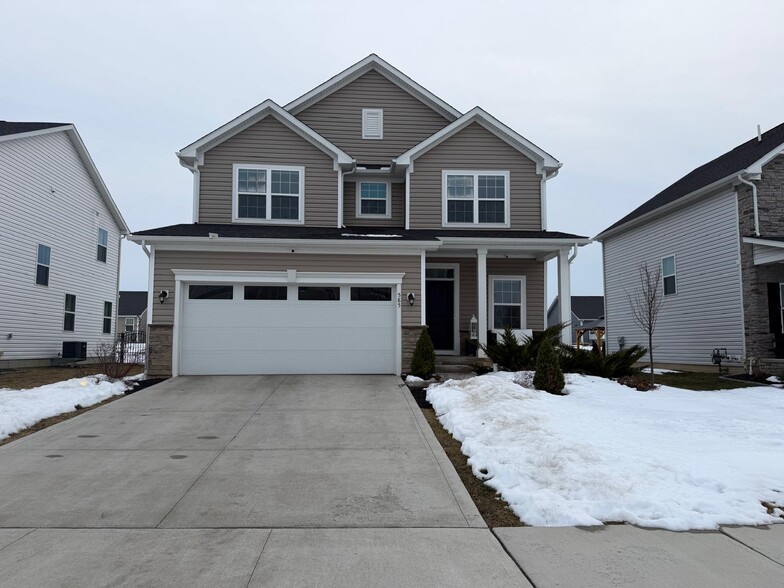 Front - 585 Bermuda Way