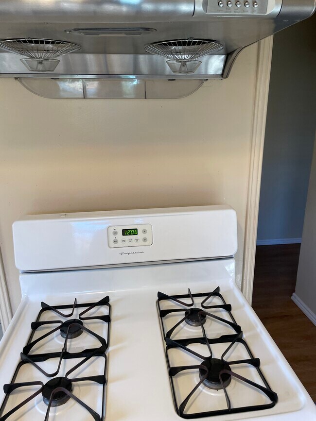 Building Photo - 9064 Mission Dr