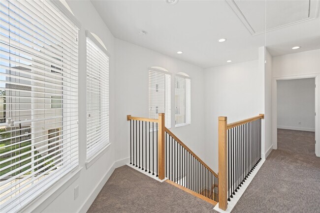 Building Photo - 7702 Westside Villas Ln