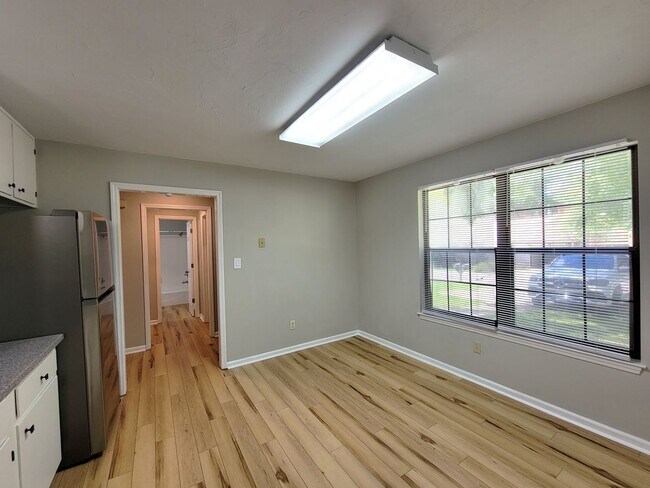 Building Photo - 2 bedroom/ 2 bath duplex for rent in NE Tallahassee, woodfloors, fenced back yard available Augus...
