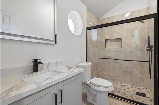 Building Photo - 6327 Southwood Ct N