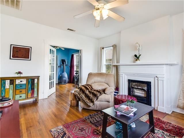 Sunny and beautiful living area. - 4302 Duval Street