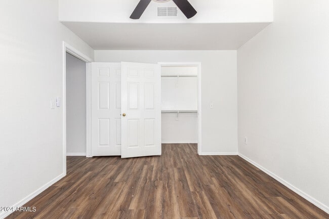 Building Photo - 9550 E Thunderbird Rd