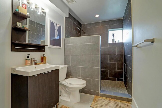 Building Photo - 1308 Ruthven St