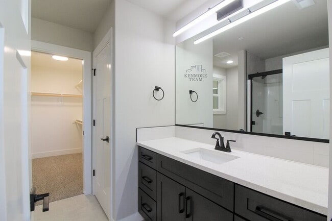 Building Photo - 735 Rio Vista Loop