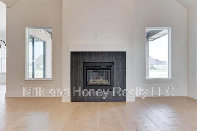 Building Photo - 1007 River View Dr