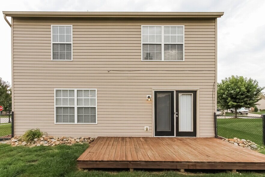 Building Photo - 8937 Hosta Way