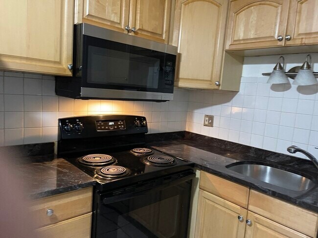 Building Photo - 12 Woodland St