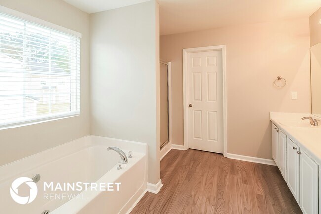 Building Photo - 365 Walton View