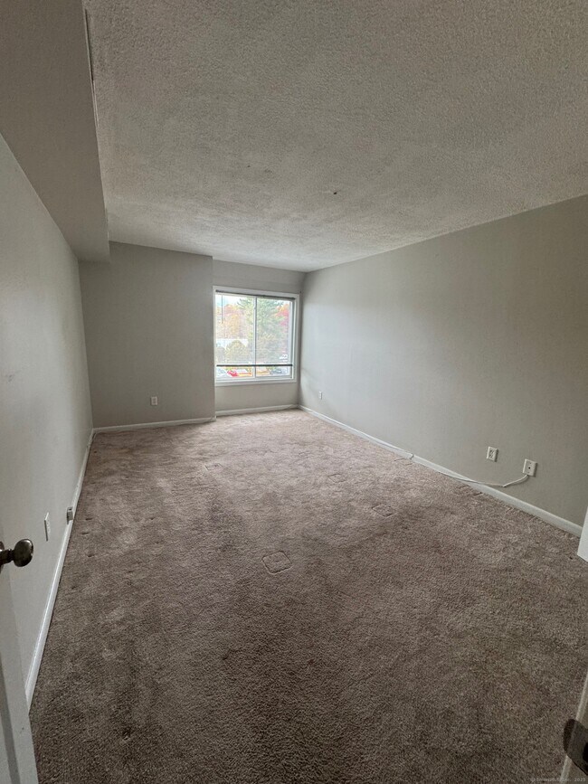 Building Photo - 12 Cedar Ct