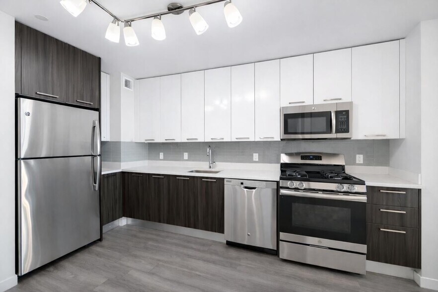 Building Photo - 1524 Sheepshead Bay Rd