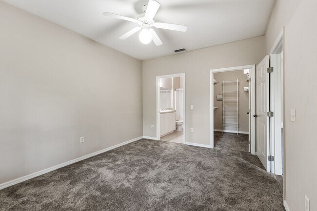 Building Photo - 2/2 Greens Condo at West End - Available July 10, 2026