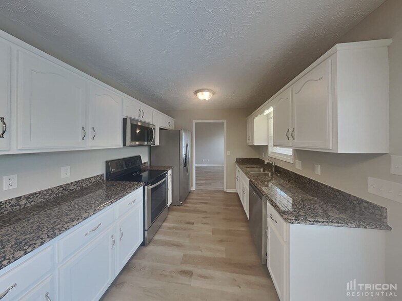 Building Photo - 3641 Aurora Dr
