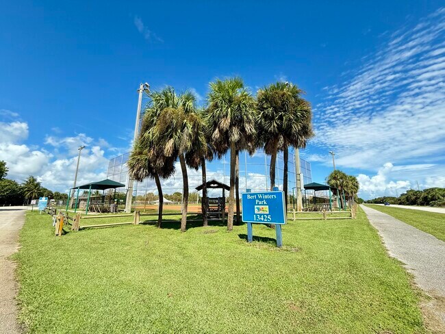 Building Photo - 811 Oak Harbour Dr