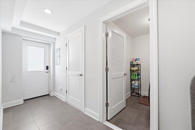 Building Photo - 41 Bentley Ave