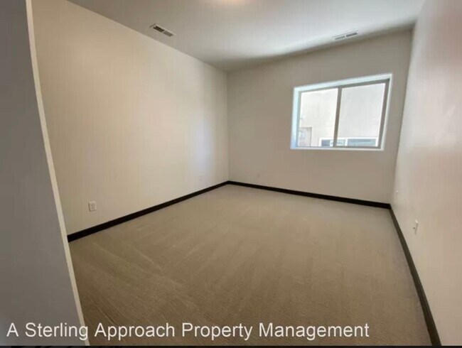Building Photo - Close to Micron! Luxury Town Home With Two...