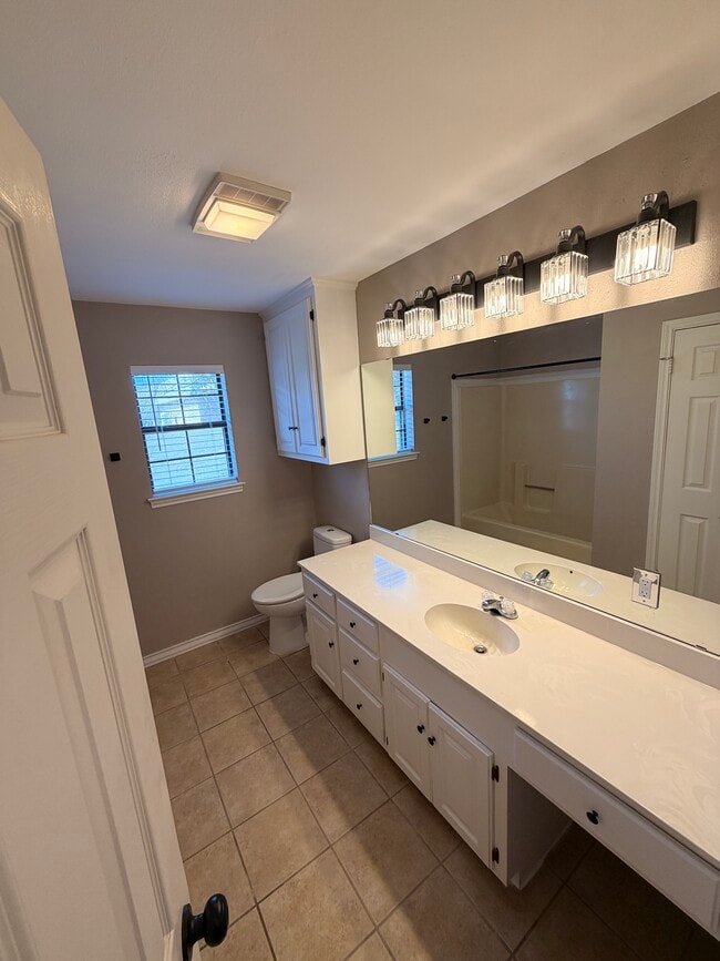 Building Photo - 111 Crestview St