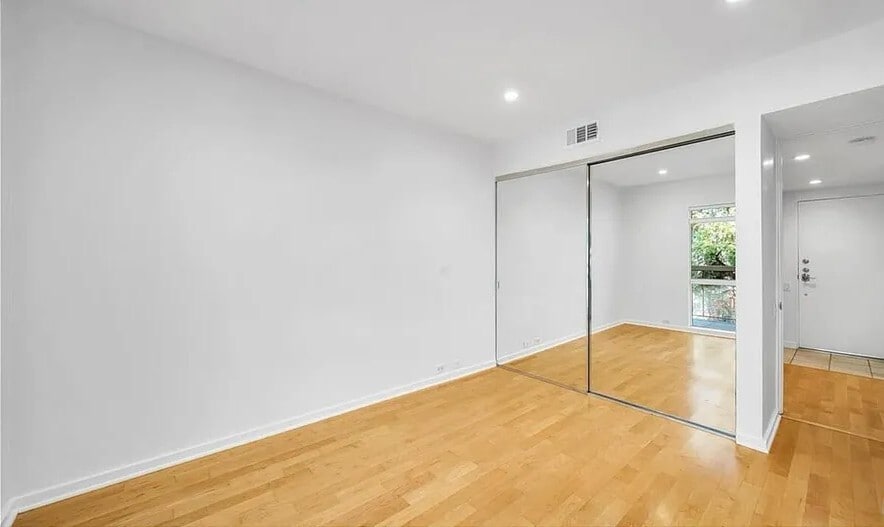 Building Photo - 330 S Barrington Ave