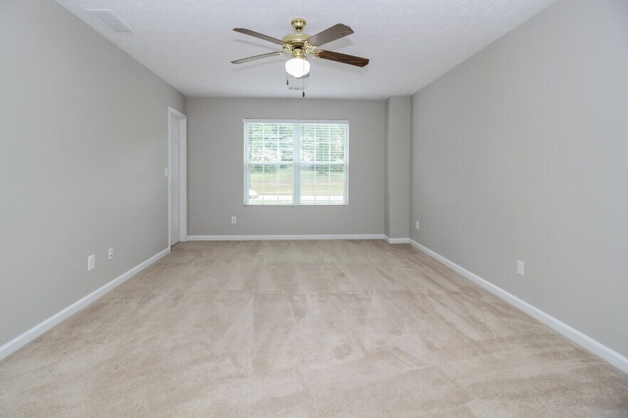 Building Photo - 1200 Catalina Pkwy